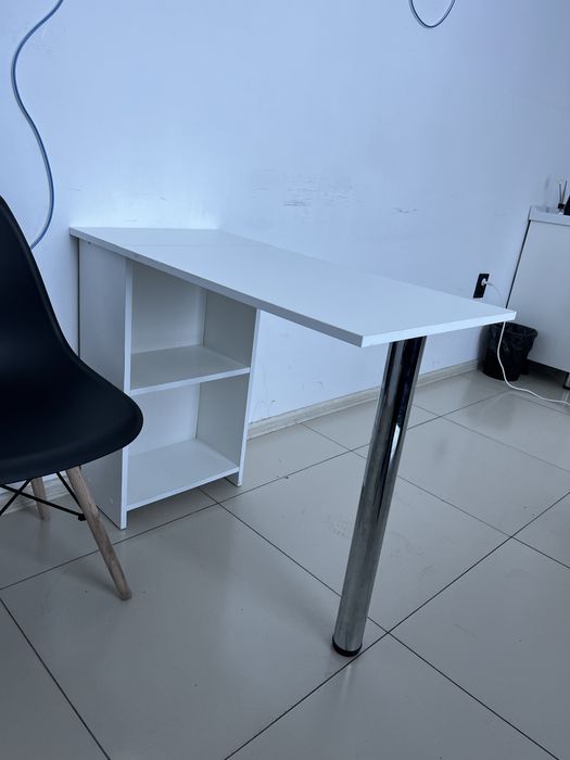 Стол белый 90х74 см