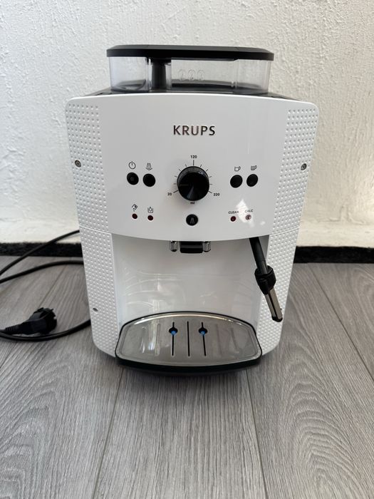 Компактен Кафеавтомат Krups Essential EA8105 (15 Bar, Метална мелачка, Еспресо), Кафемашина