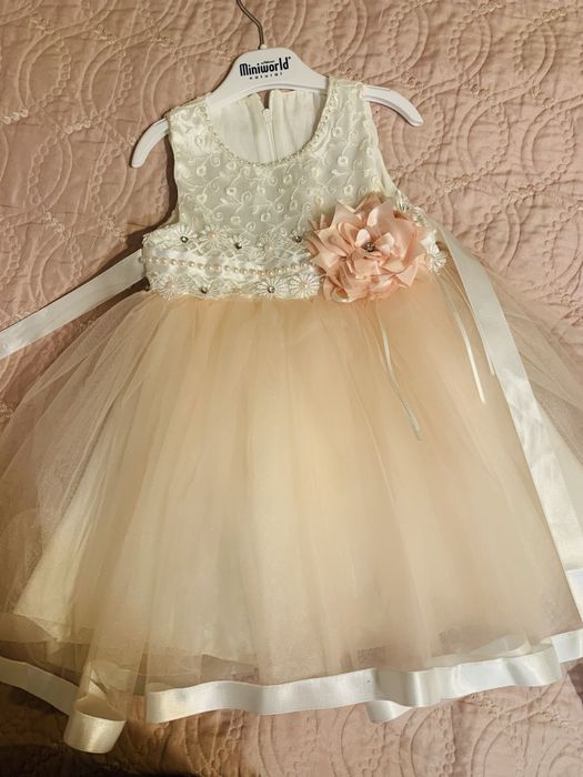 Роклички за малки принцеси