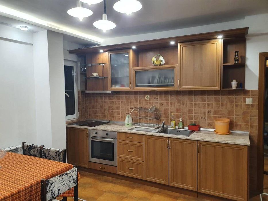 Тристаен апартамент под наем в ж.к. Оборище, 2218897