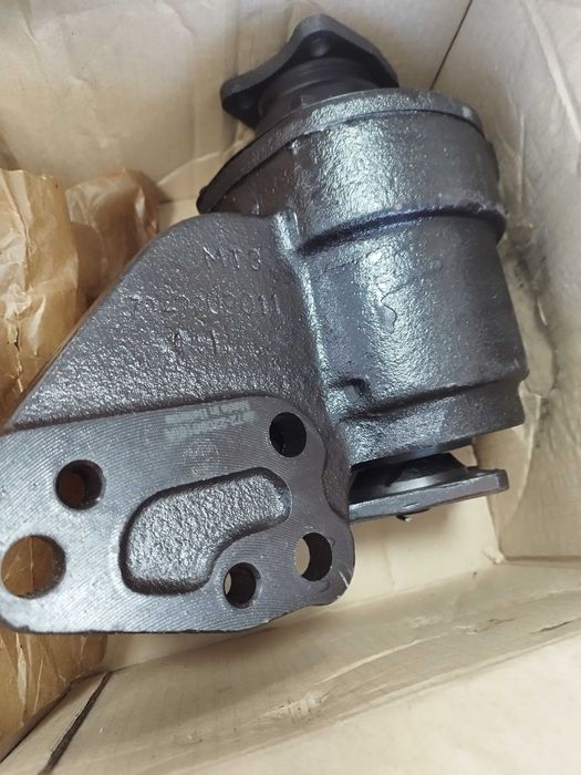 Висящ лагер трактор МТЗ/ТК82/БЕЛАРУС 952/1025 Промеждутъчна опора.