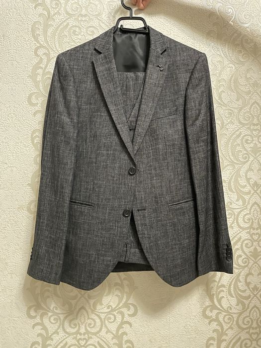 Костюм тройка серый