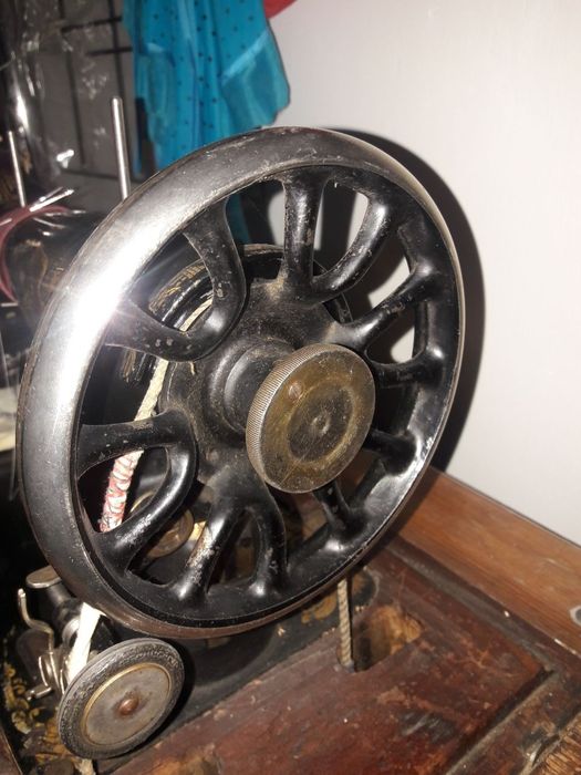 Продам швейную машинку ЗИНГЕР