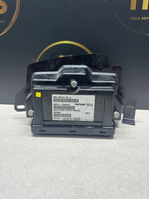 Блок Tesla model S