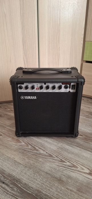 Гитарный комбоусилитель Yamaha GA-15 (15 Вт)