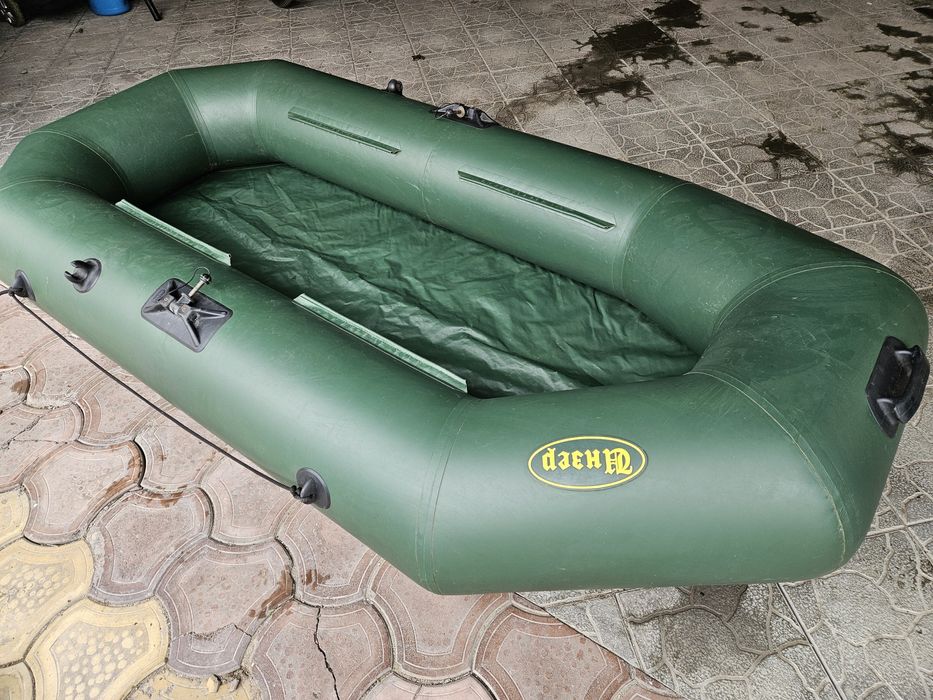 Лодка Инзер 250 гребная