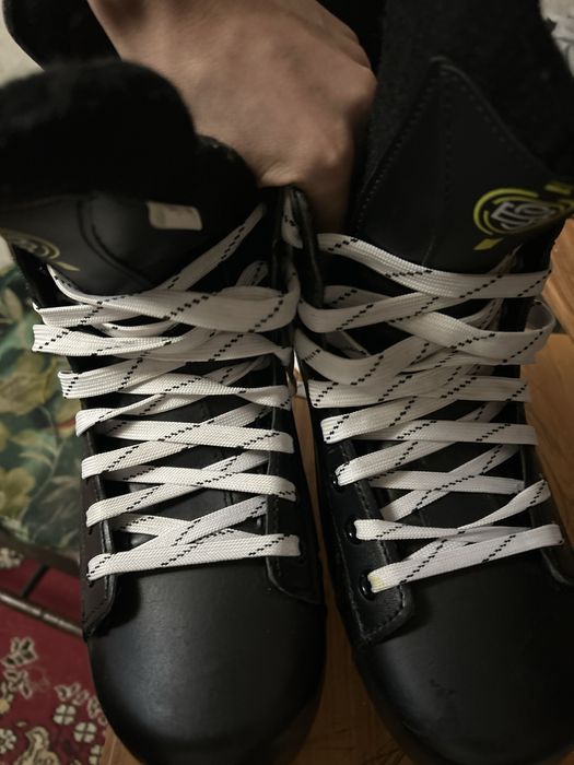 Коньки новые пару раз одевал