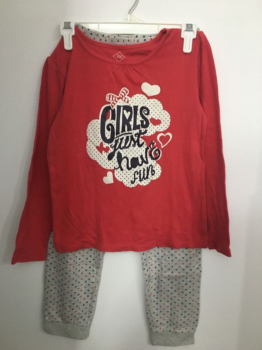 Pijama fetita plus papucei de casa