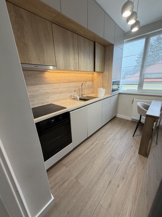 Inchiriez apartament cu 3 camere