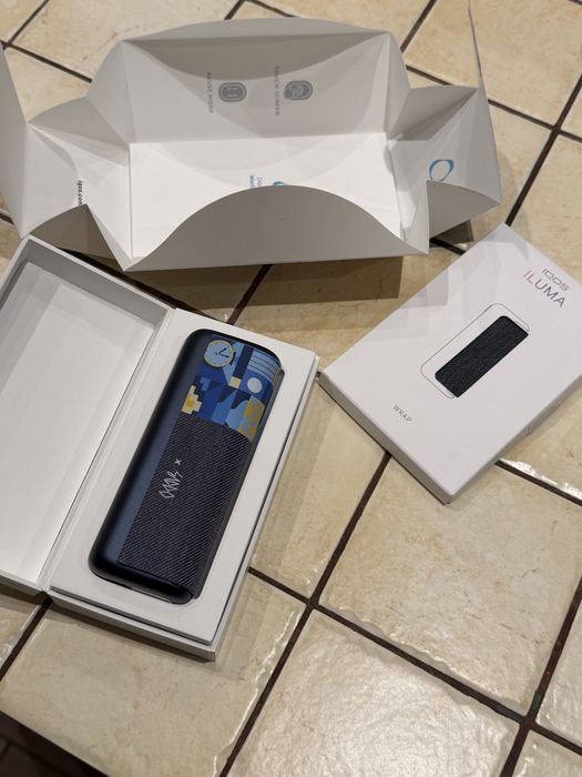 IQOS iluma i prime colaborare Saddo + clapeta textila