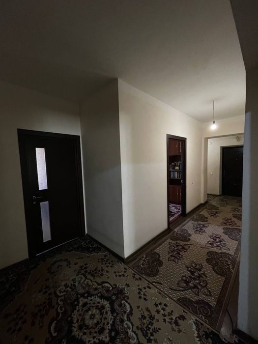 Сергели 16А да 3 хона 5 этаж ремонти билан срочно сотилади