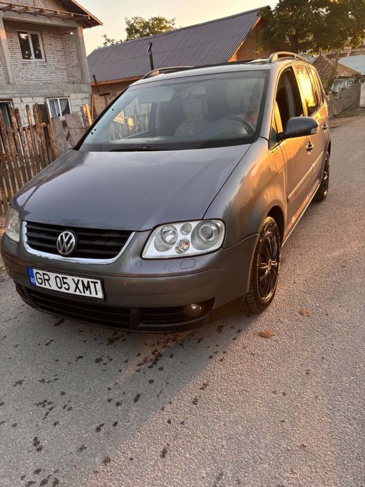 VOLKSWAGEN Touran