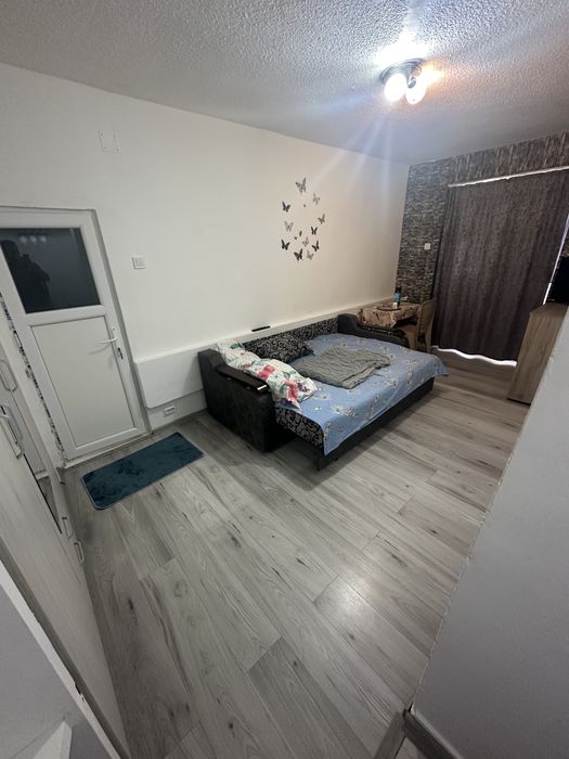 Inchiriez garsoniera zona Razboieni