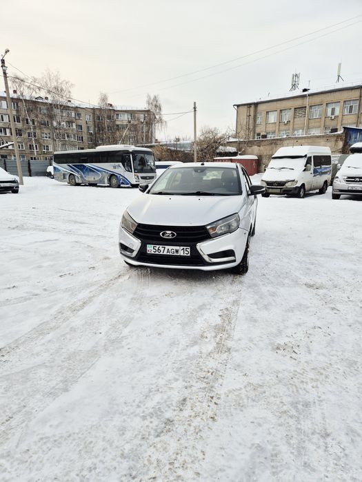 ЛАДА ВЕСТА  в одних руках