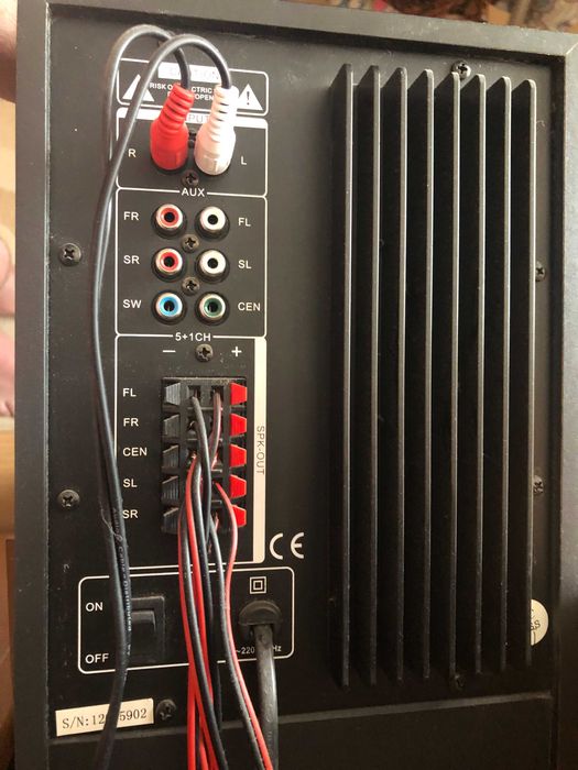 Продавам музикална система Tunder D-5309