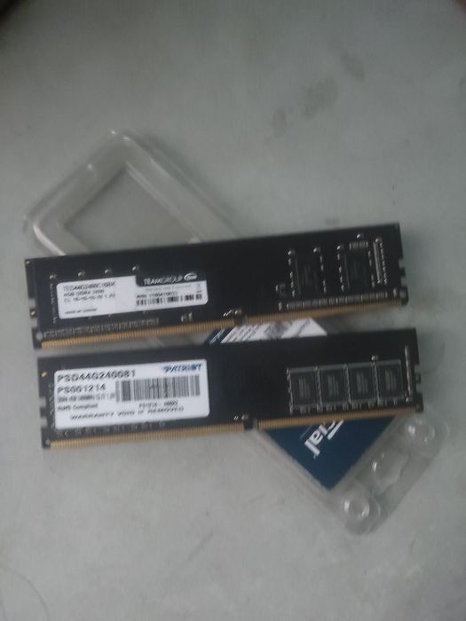 Продам дёшево оперативную память  DDR4