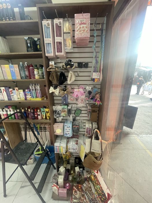 Полка стеллаж для бутика