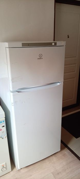 Indesit екі бөлімді тоңазытқыш сатылады