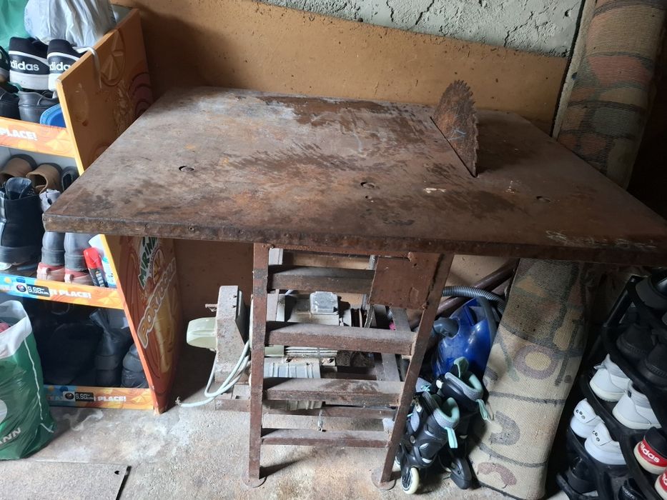 Vând circular de tăiat lemne