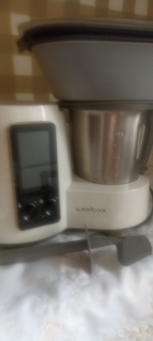 Машина комбайн варит