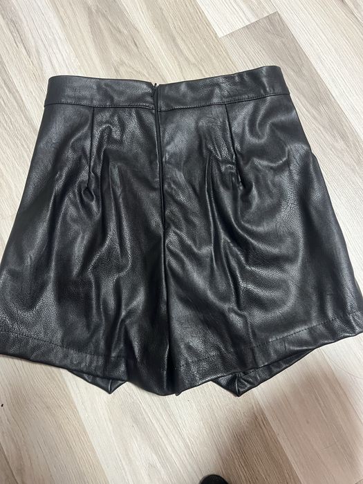 Кожена пола-панталон