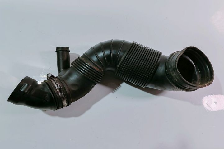 Furtun admisie aer 3C0129654P Volkswagen VW Golf a 5-a generatie