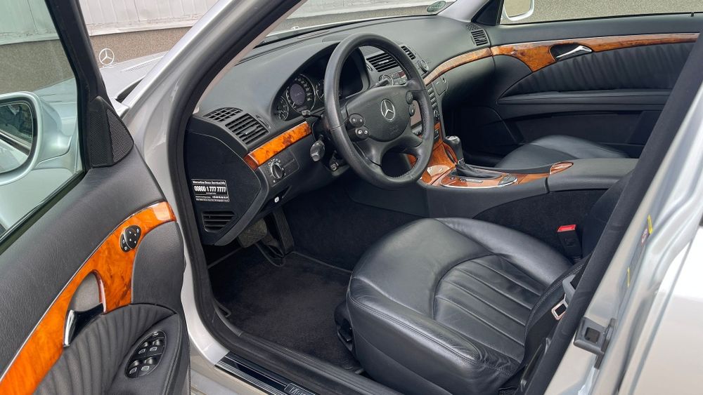 Mercedes E300 BLUETEC - Model Elegance/ Full Option