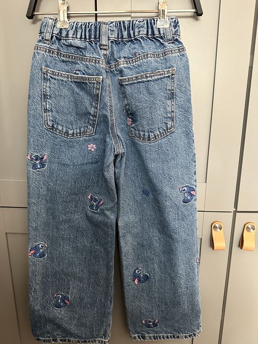 Дънки Zara с бродерии на Stitch, 122 cm
