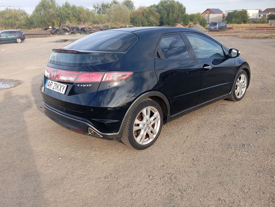 Honda Civic hatchback 2009 - 1.8 benzina  140HP 250 000 km