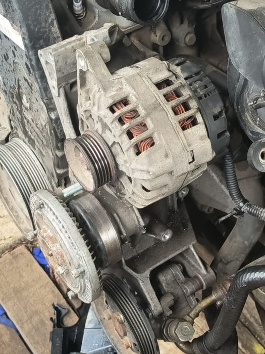 Продавам останали части от пасат б 5.5