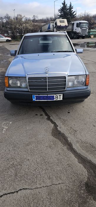 Мерцедес 124D  в движение