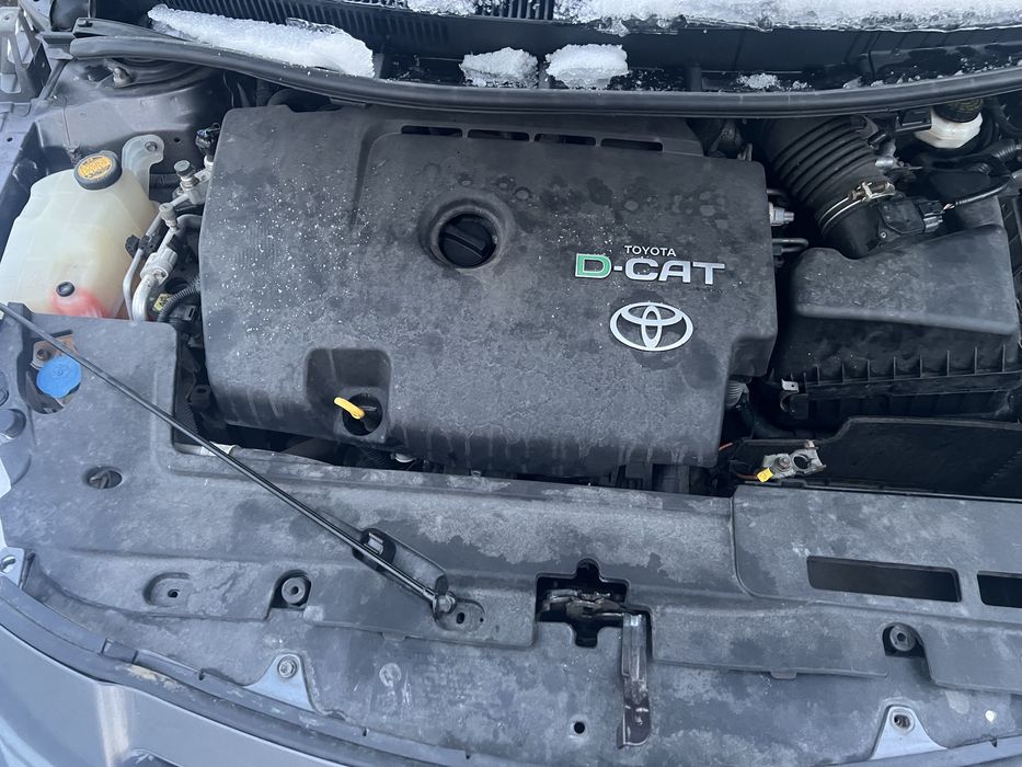 Toyota Auris 2.2 DCAT на части