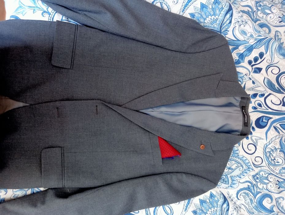 Продам костюм тройка