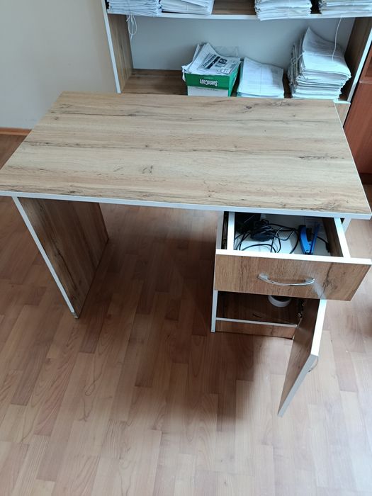 Продам офисные шкафы и столы