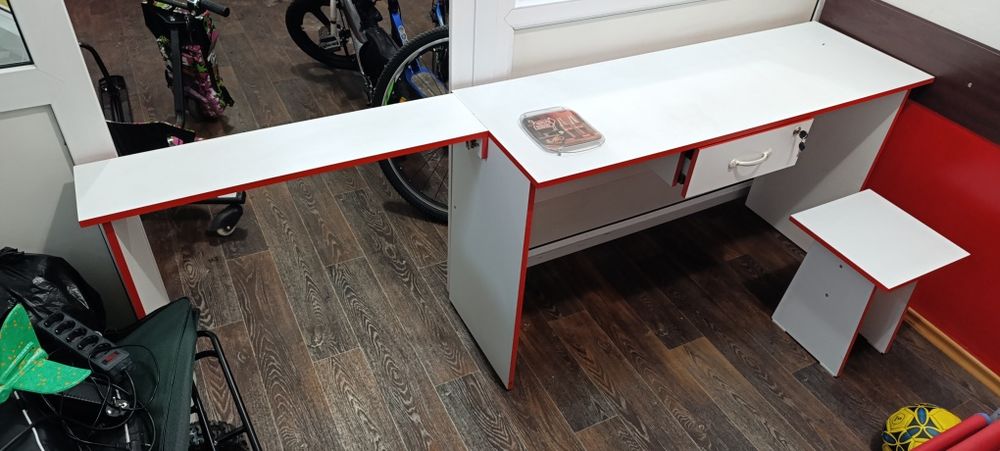 Продам мебель для магазина,