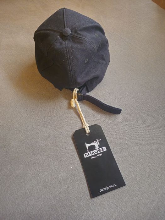 Продавам шапка  Pause Jeans