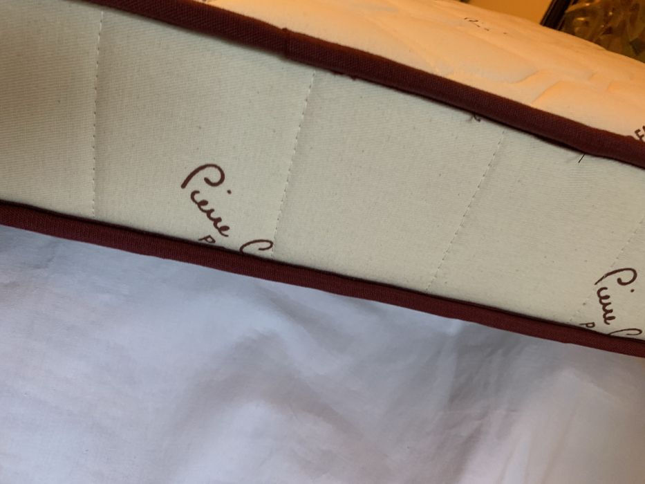 Продавам детски матрак + подарък