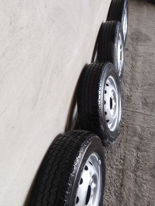 Продам шины с дискооми к4 штуки