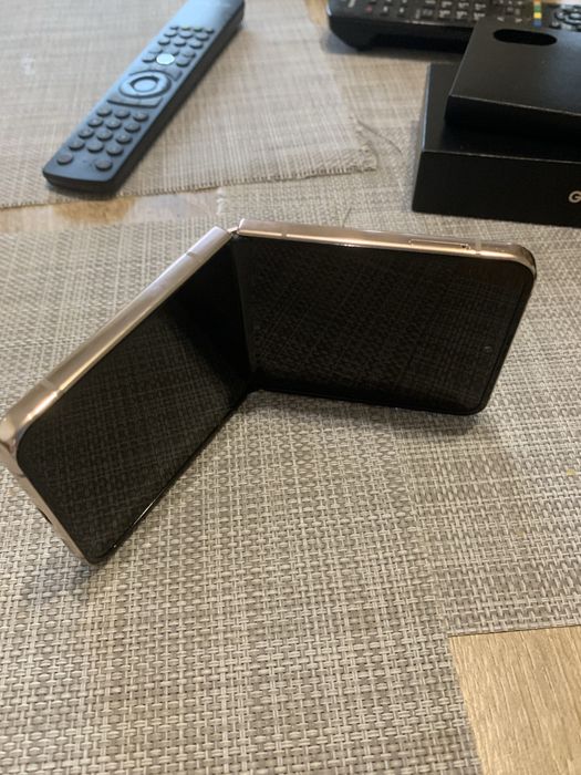 Samsung Galaksi Z flip4