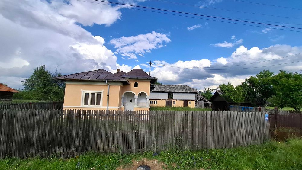 Casa Moraresti 3 camere si/sau teren stradal intravilan 6522 mp