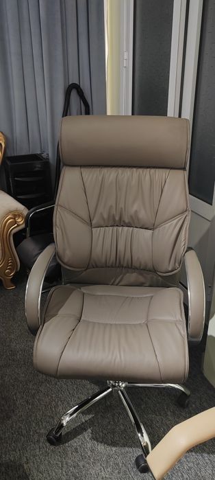 Офисные кресля в ассортименте