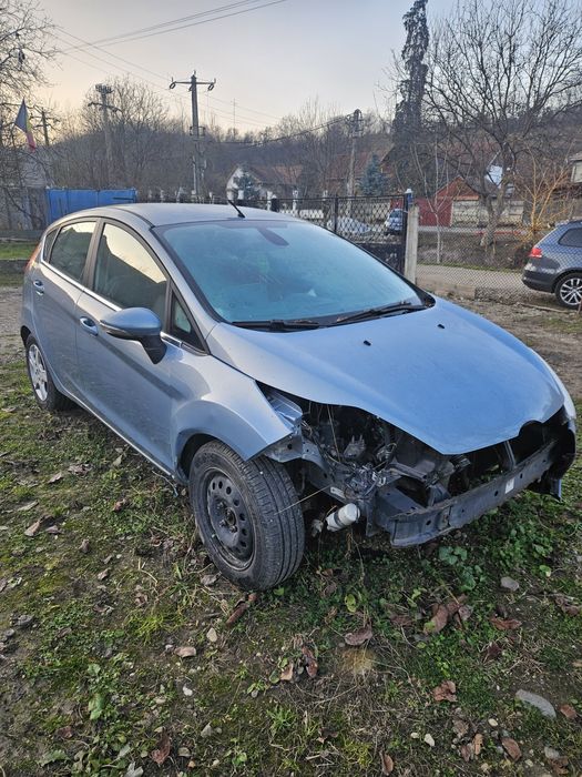 Vând Ford fiesta defect