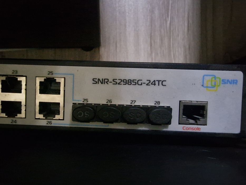Управляемый коммутатор L2 SNR-S2985G-24TC (б/у в отличном состоянии)