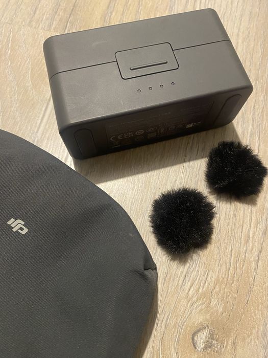 DJI Mic 3 (2 TX + 1 RX + Carcasă încărcare) - Kit dual microfon wireless