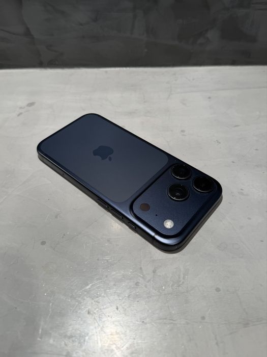 КАТО НОВ Iphone 17 Pro, 100% battery