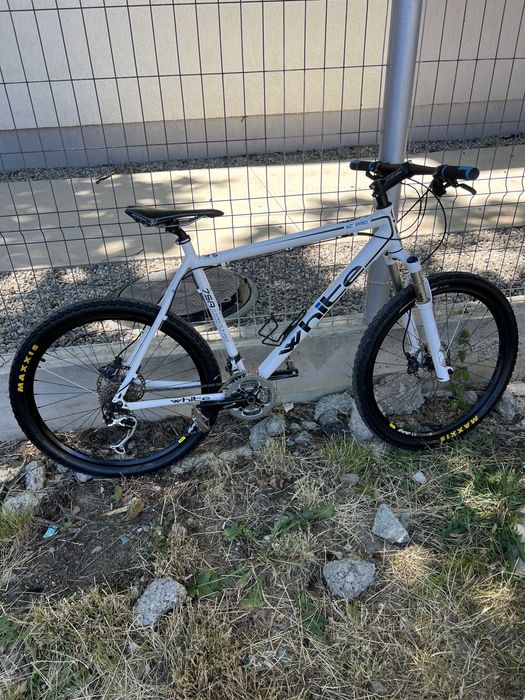 Vand bicicleta White