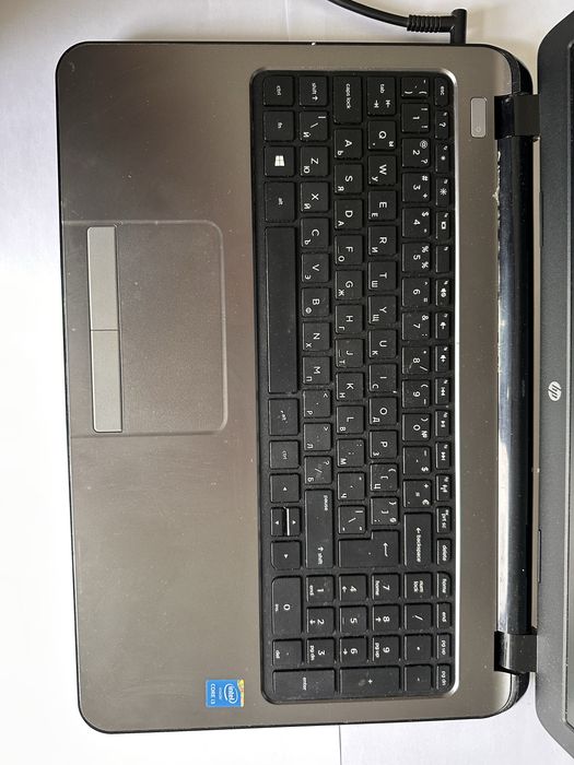 Лаптоп HP i3-4005U