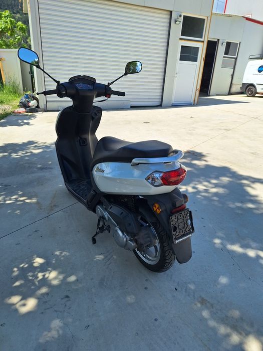 Продава се скутер peugeot kisbee 50 cc