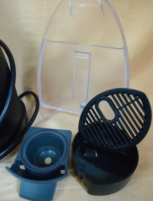 Кафемашина гаранция 1 година Delonghi NESCAFÉ® Dolce Gusto Piccolo.W/B