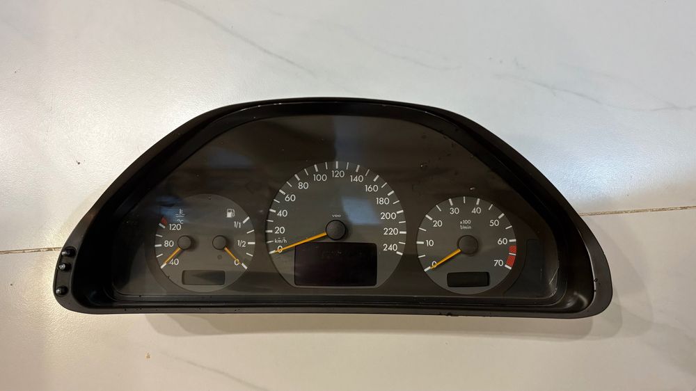 Продам шиток прибор Мерседес 210